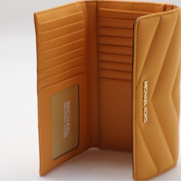 Michael Kors Trifold Wallet New - Picture 3 of 8